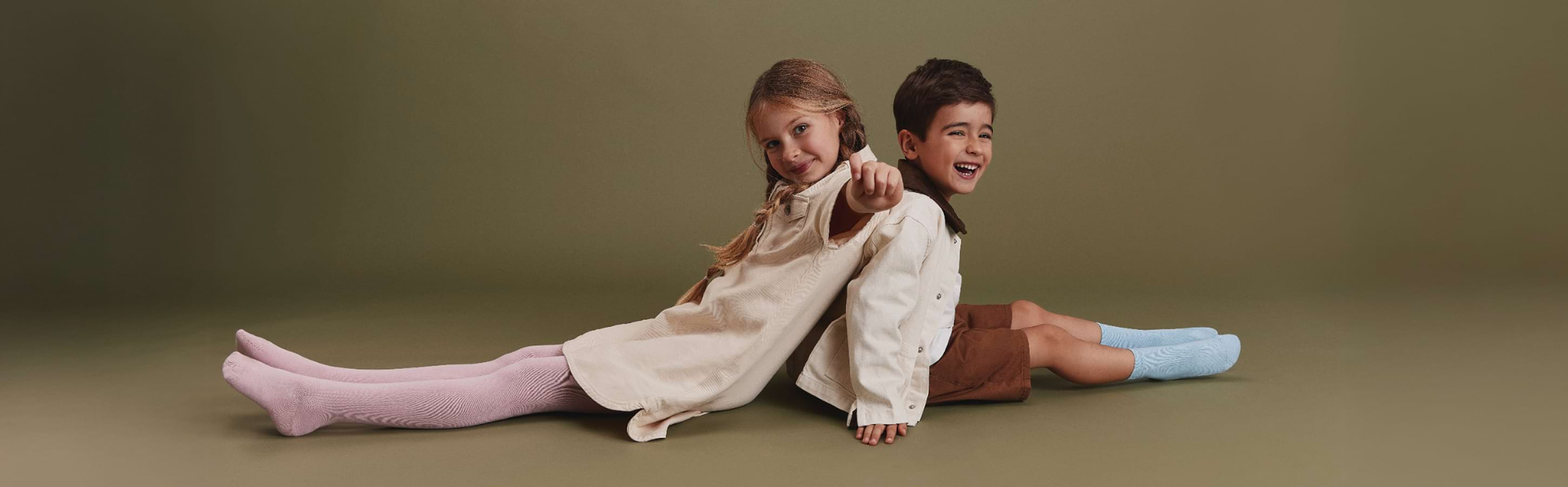 Children wearing FALKE Family socks